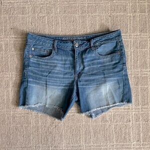 AMERICAN EAGLE • Denim Shorts 6” inseam